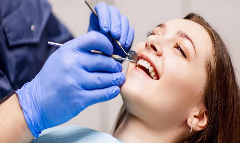 Cạo vôi răng là sao? Vai trò của cạo vôi răng là gì?